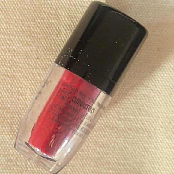 Make-up Bag Gift Bundle: Lip Powder, Blender Bud, Tissues, Candle - Picture 4 of 5